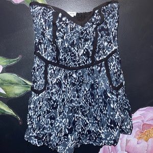 Romper size xs with pockets